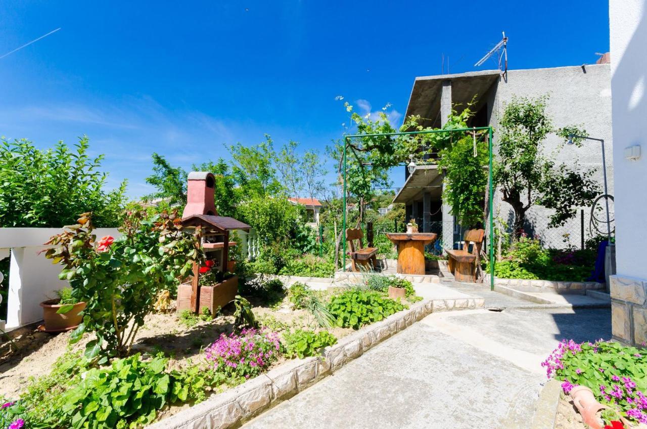 Apartments Albina Lopar Exterior photo