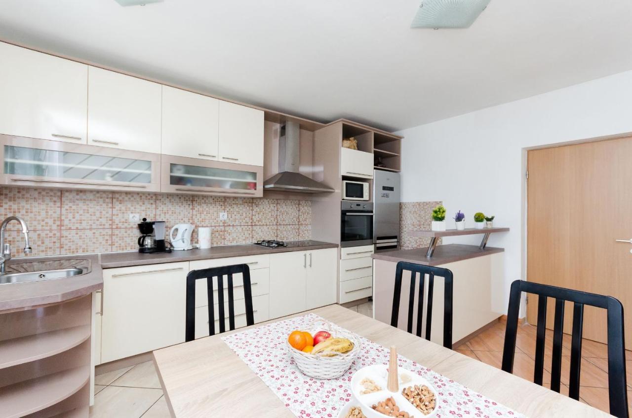 Apartments Albina Lopar Exterior photo