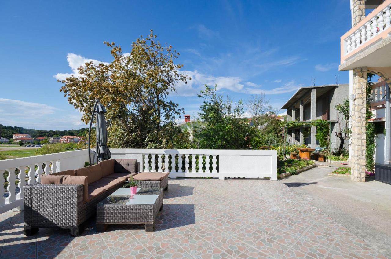 Apartments Albina Lopar Exterior photo