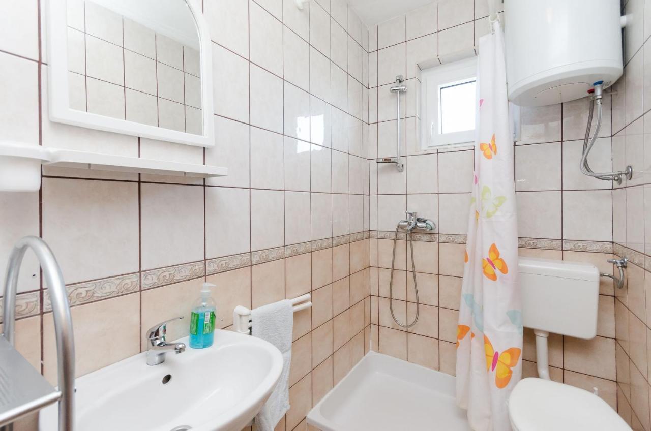 Apartments Albina Lopar Exterior photo